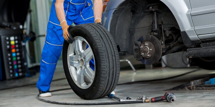 Přezutí kol nebo pneumatik včetně vyvážení a kontroly podvozku