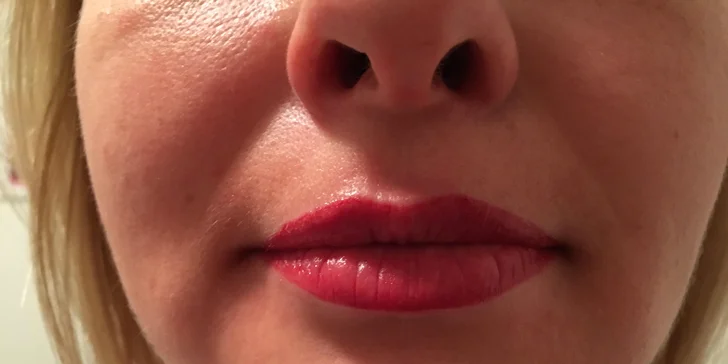 Krásná hned po probuzení: permanentní make-up obočí, rtů nebo linek