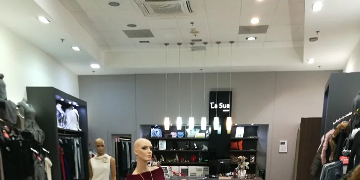 Dárek pro všechny shopaholičky: Otevřený voucher na nákup v módních buticích