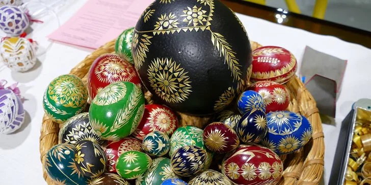 Naučte se dělat kraslice zdobené slámou: 4hodinový kurz Hanácké kraslice