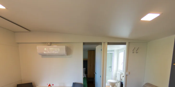 K dispozícii máte posedenie, TV aj plne vybavenú kuchynku.