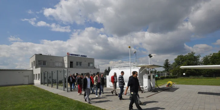 Ze života pilota: Komentovaná prohlídka letadel letecké školy v Brně