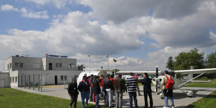 Ze života pilota: Komentovaná prohlídka letadel letecké školy v Brně