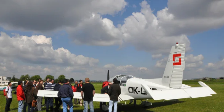 Ze života pilota: Komentovaná prohlídka letadel letecké školy v Brně
