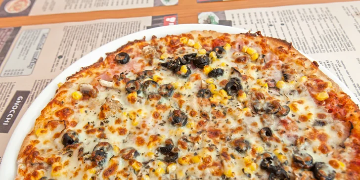 Dvě pizzy podle vašeho výběru: 17 druhů včetně tvarůžkové