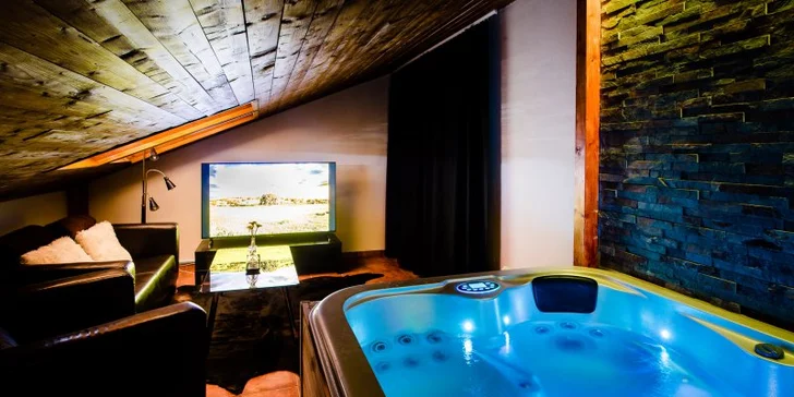 1 nebo 2 noci v luxusním apartmánu s vířivkou a kinotelevizí nebo saunou