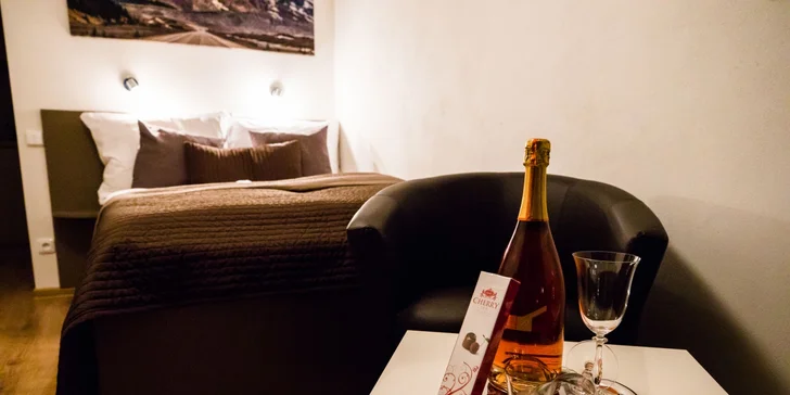 1 nebo 2 noci v luxusním apartmánu s vířivkou a kinotelevizí nebo saunou