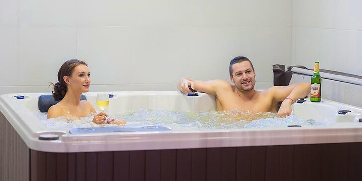 Jaro na Lipně: Zbrusu nový vybavený apartmán pro 4 osoby s vířivkou a saunou
