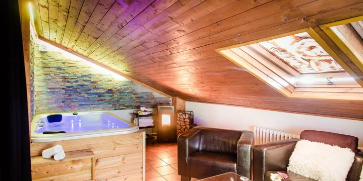 1 nebo 2 noci v luxusním apartmánu s vířivkou a kinotelevizí nebo saunou