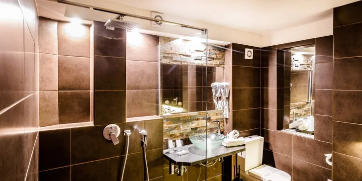 1 nebo 2 noci v luxusním apartmánu s vířivkou a kinotelevizí nebo saunou