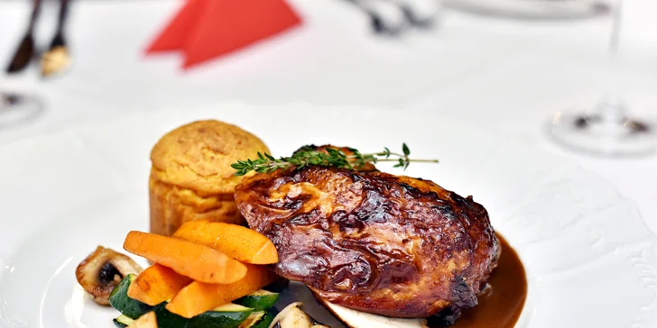Posezení v historickém domě na Malé Straně: 4chodové menu s vínem pro dva