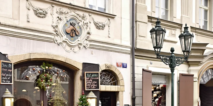 Posezení v historickém domě na Malé Straně: 4chodové menu s vínem pro dva
