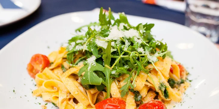 300 g Tagliatelle rucola con pomodorini parmigiano - tagliatele cestoviny s rukolou, chery paradajky, olivový olej, parmezán