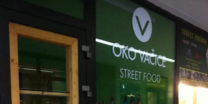 Fast food, který baví: Vymazlený hot dog a plechovka limči v OKU Vačice