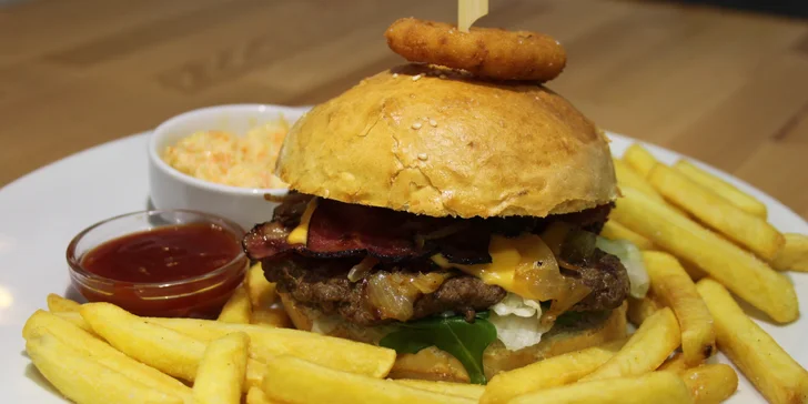 Burgerové menu v restauraci Grand Prix pro jednoho i pro dva