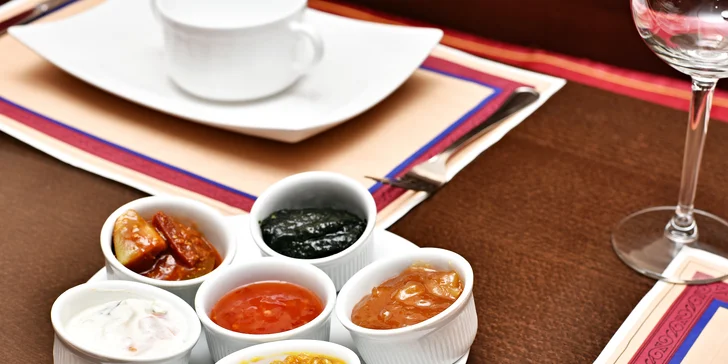 Tříchodové menu s indickými a thajskými pokrmy až pro 4 osoby