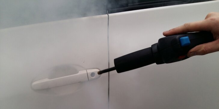 Lázně pro váš vůz: Tepování suchou párou, ozonizace vzduchu a nanovosk