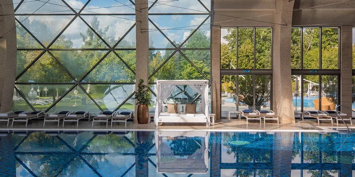 Prepracovaných 10 000 m² a 22 blahodarných bazénov, to je sen, ktorý sa vám splní po vkročení do wellness oázy hotela.
