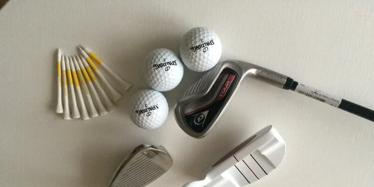 Tři golfové hole Dunlop, míčky a tee + 3 lekce s trenérem a 1x volné fee
