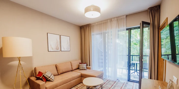 V apartmánech je vždy obývací pokoj a oddělená ložnice. 