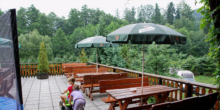 Relax i turistika v CHKO Beskydy: ubytování v kolibě včetně polopenze a wellness