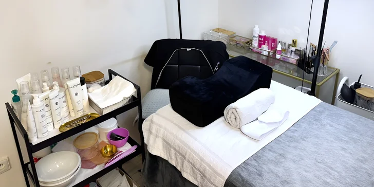 Zkušená kosmetička a vizážistka Natalia Vítová se o vás perfektně postará v salonu Beauty Monili.