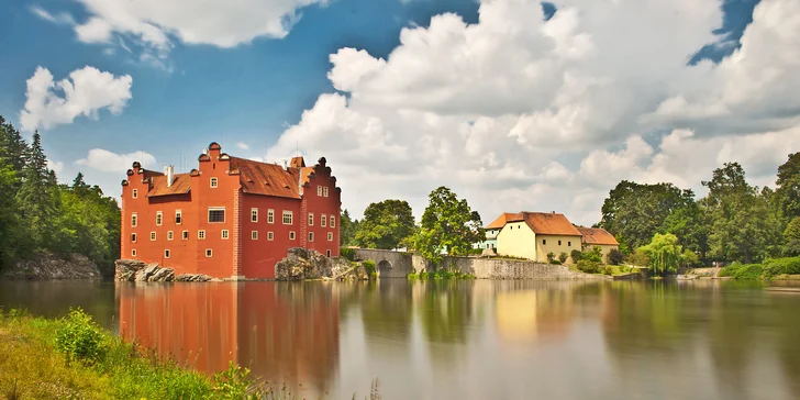 Poznávání jihočeských památek: Odpočinek se snídaní, lahví vína a pralinkami