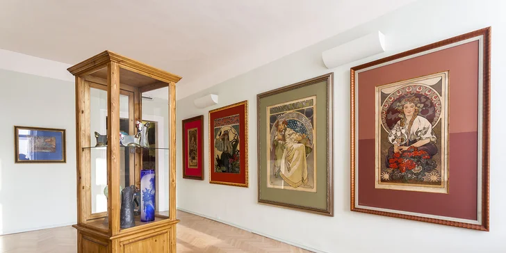 Vstupenka na výstavu Alfonse Muchy v galerii na Staroměstském náměstí