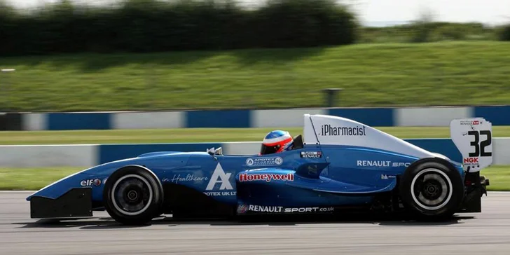 Vystřelíte jako šíp: Exkluzivní jízda v závodní formuli Renault 2.0