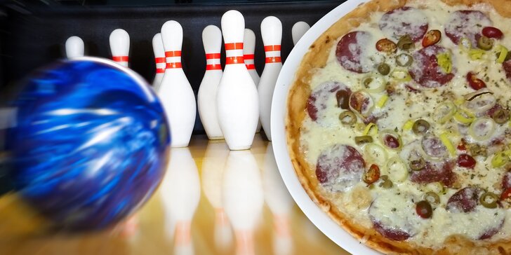 Svolejte kamarády: Hodina bowlingu až pro 6 hráčů a 2 křupavé pizzy z pece