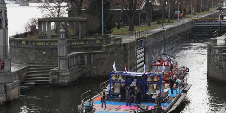 Pražské zvonohraní na Vltavě: plavba s rautem, aperitivem a koncertem