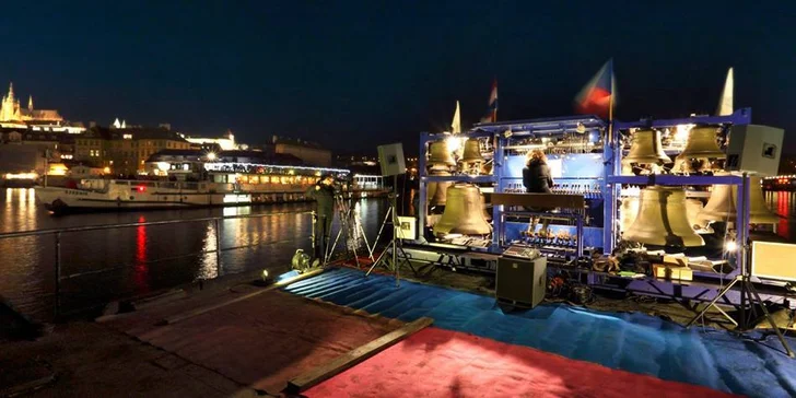 Pražské zvonohraní na Vltavě: plavba s rautem, aperitivem a koncertem
