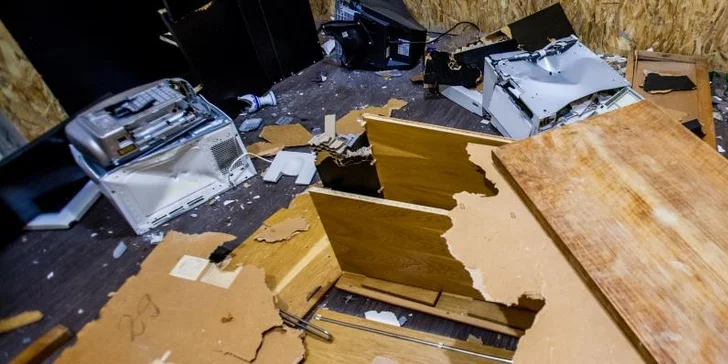 Vybijte nahromaděný stres nebo zlost v Anger Room a rozmlaťte všechno kolem