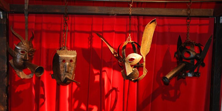 Expozice mučicích nástrojů v Museu Tortury: vstupy pro rodiny i jednotlivce