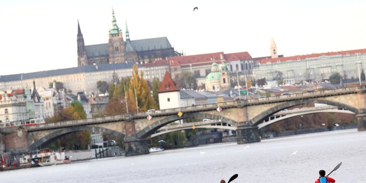 Kondiční pádlování na Vltavě: 90 minut jízdy na kajaku s instruktorem
