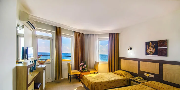 Na místě vás přivítá 4* Kleopatra Beach hotel. 