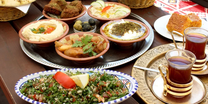 Menu je sestavené pro vegetariány, je možné jej ale upravit i pro vegany nahrazením sýrových pirožek labna za jiný pokrm z tohoto menu.