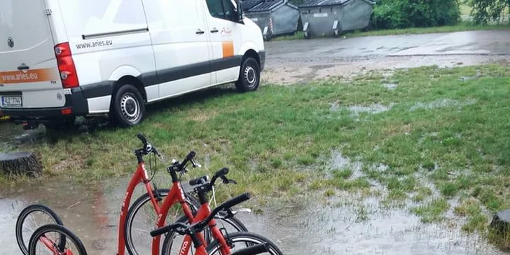 Drandit budete celou hodinu na cyklostezce podél Vltavy.