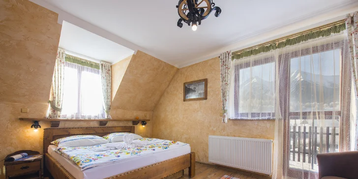 Pripravené pre vás bude ubytovanie v dvojlôžkovej izbe GORALSKÁ (možnosť prístelky pre tretiu osobu), za príplatok je dostupný aj rodinný typ RUSTICAL.