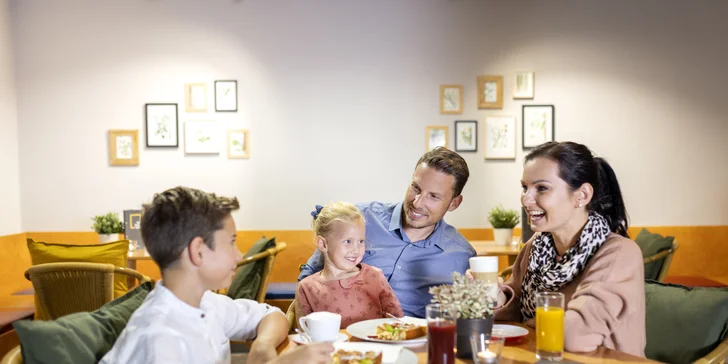 Pri večeri si budete vyberať z menu, pričom vždy je k dispozícii aj vegetariánsky variant.