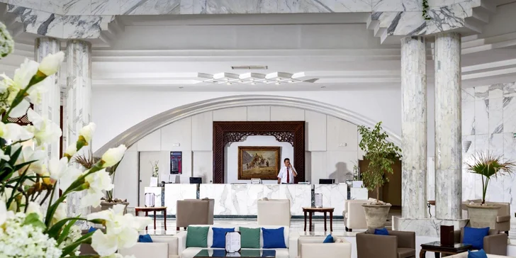 V lobby baru Le Corail si dáte vybrané drinky od 10:00 až do půlnoci.
