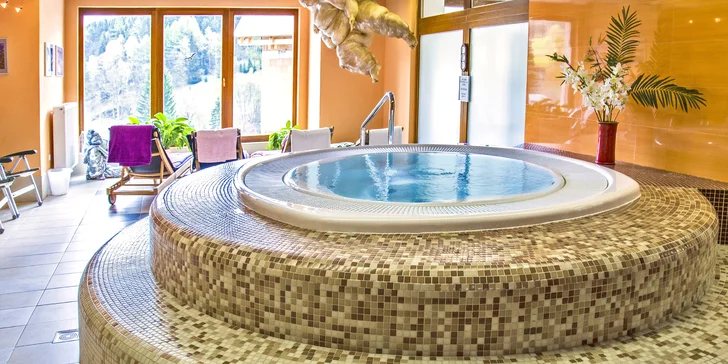 Už se těšíte, až se naložíte do vířivky? V ceně totiž máte neomezený vstup do hotelového wellness. Kde na vás čeká vířivka i sauny. A zaskočit můžete i do fitka.