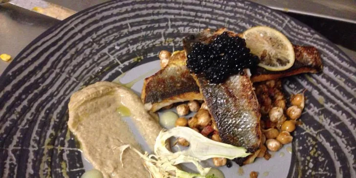 Poznejte nové chutě: famózní degustační menu pro 2 osoby v Černé růži