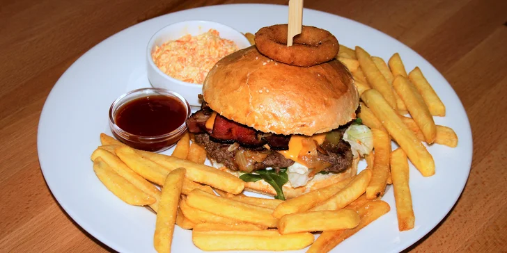 Burgerové menu v restauraci Grand Prix pro jednoho i pro dva