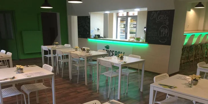 Zasytí i zachutná: zdravý burger s kuřecím masem, brambory a domácí limonádou