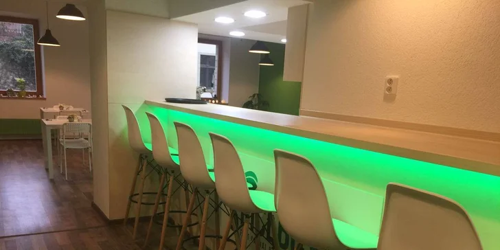 Zasytí i zachutná: zdravý burger s kuřecím masem, brambory a domácí limonádou