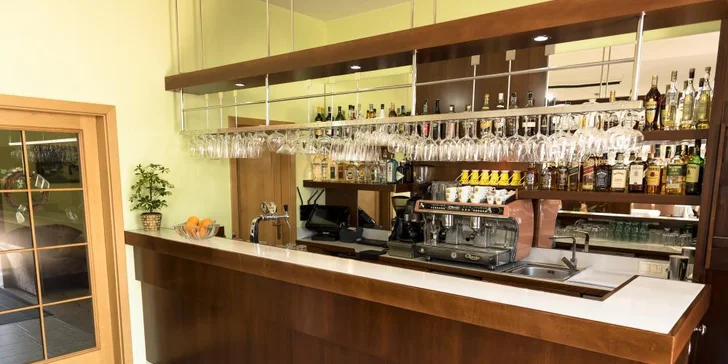3 dny v hotelu s výhledem na Karlovy Vary: wellness, snídaně a další dobroty