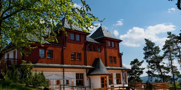 3 dny v hotelu s výhledem na Karlovy Vary: wellness, snídaně a další dobroty