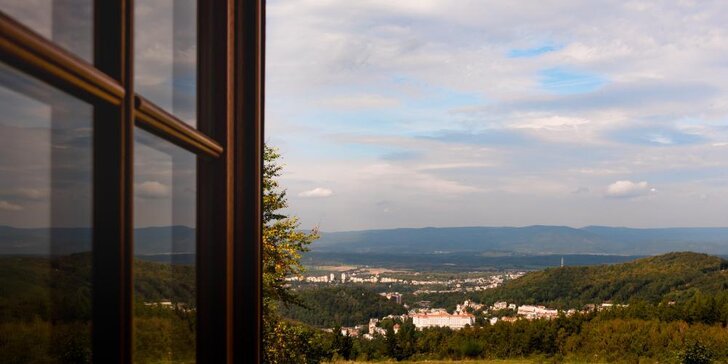 3 dny v hotelu s výhledem na Karlovy Vary: wellness, snídaně a další dobroty