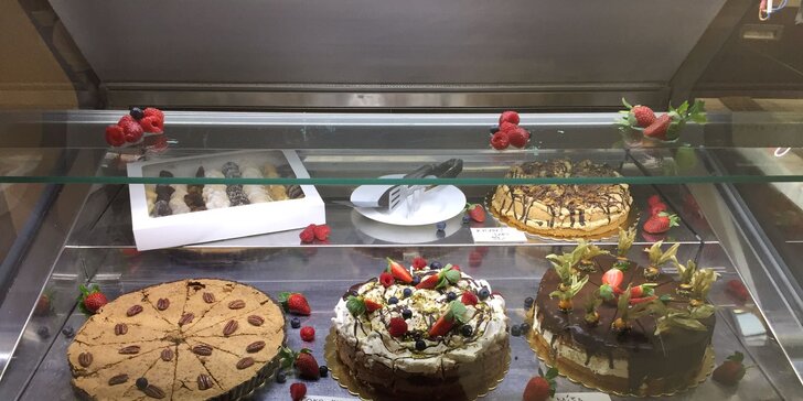 Úžasné dorty v Ostravě: Jogurtový s lesním ovocem nebo karamelový s čokoládou